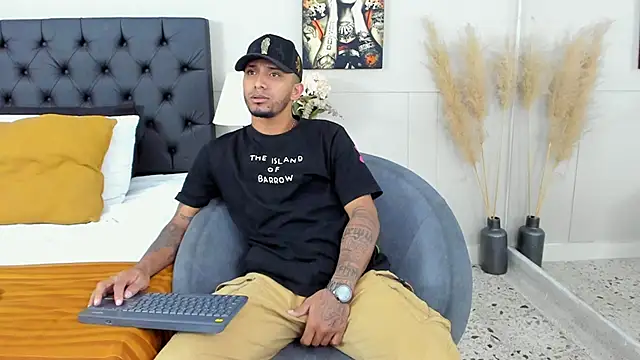 Snapshot of Robin_Rief chatting on February 26, 3:21 am Robin Rief online show from February 26, 3:21 am