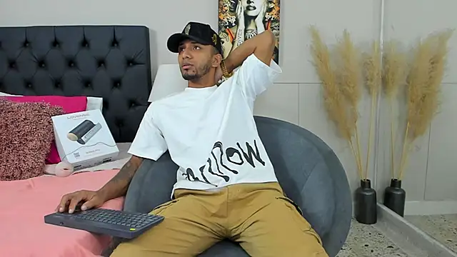 Snapshot of Robin_Rief chatting on March 1, 3:32 am Robin Rief online show from March 1, 3:32 am