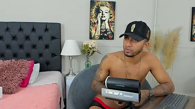 Snapshot of Robin_Rief chatting on March 2, 3:34 am Robin Rief online show from March 2, 3:34 am