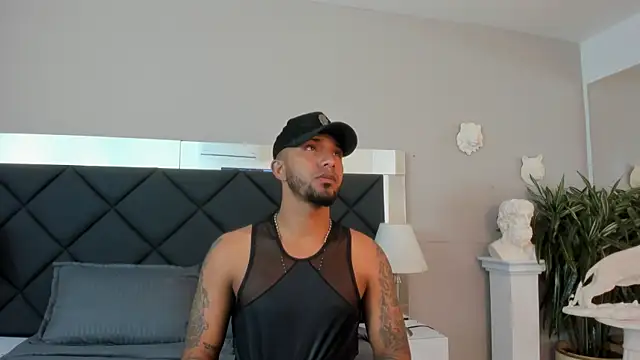 Snapshot of Robin_Rief chatting on November 18, 3:34 am Robin Rief online show from November 18, 3:34 am