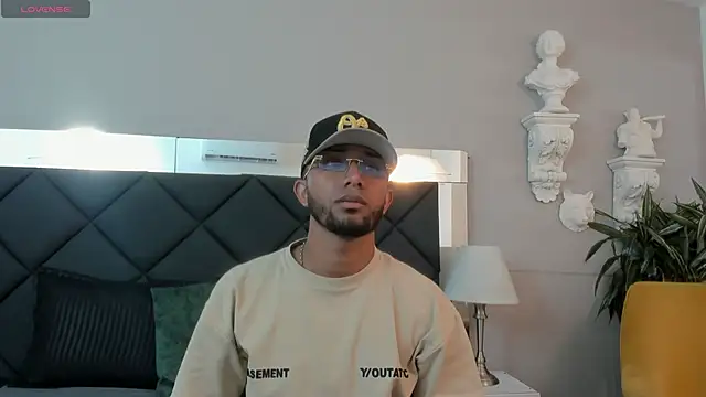 Snapshot of Robin_Rief chatting on November 24, 3:28 am Robin Rief online show from November 24, 3:28 am