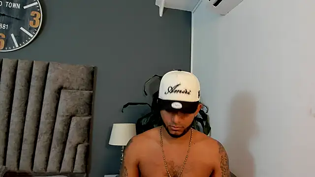 Snapshot of Robin_Rief chatting on November 30, 3:43 am Robin Rief online show from November 30, 3:43 am