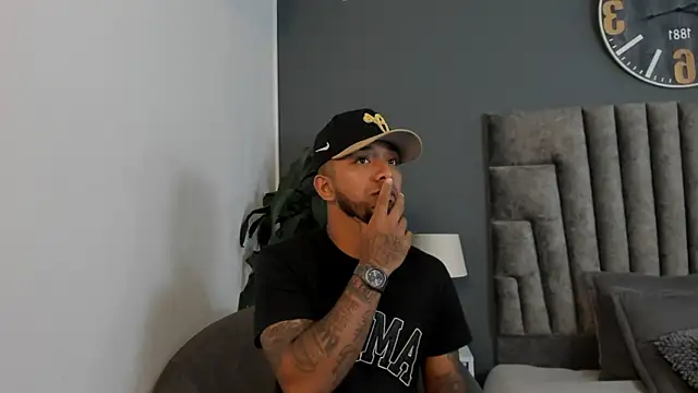 Snapshot of Robin_Rief chatting on December 3, 3:36 am Robin Rief online show from December 3, 3:36 am