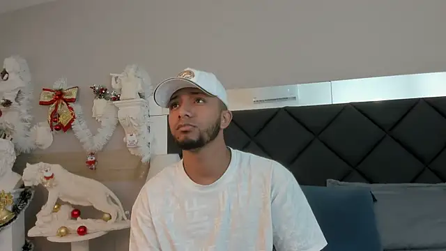 Snapshot of Robin_Rief chatting on December 4, 3:49 am Robin Rief online show from December 4, 3:49 am