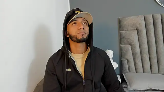 Snapshot of Robin_Rief chatting on December 14, 3:34 am Robin Rief online show from December 14, 3:34 am