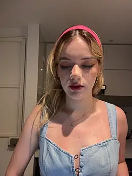 NicoleCut online show from March 11, 9:59 am
