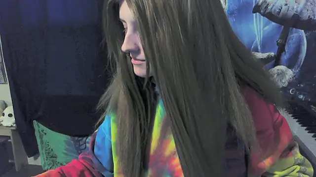Snapshot of _hellostormy_ chatting on April 8, 11:32 am hellostormy online show from April 8, 11:32 am