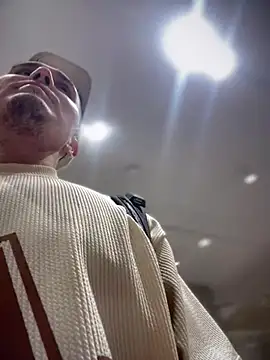 adam-rivera online show from December 3, 1:13 am