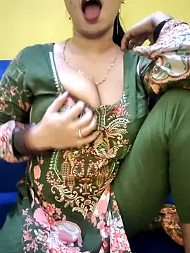 Snapshot of Haniya-143 chatting on October 5, 2:32 am Haniya-143 online show from October 5, 2:32 am