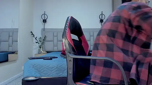 JEFFREY COTTOM online show from December 1, 3:28 pm