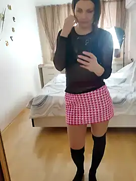 Snapshot of Magic__smile chatting on December 23, 5:28 am Magic smile online show from December 23, 5:28 am