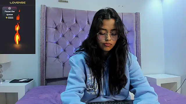 Ariana Pierce online show from February 19, 4:01 am