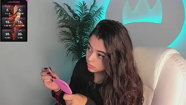 Ariana Pierce online show from October 18, 12:50 pm