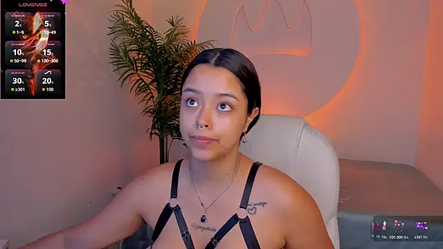 Ariana Pierce online show from December 3, 1:42 pm