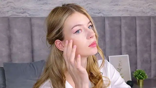 MeganMour online show from February 8, 7:38 pm