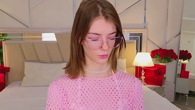 MeganMour online show from December 19, 5:09 pm