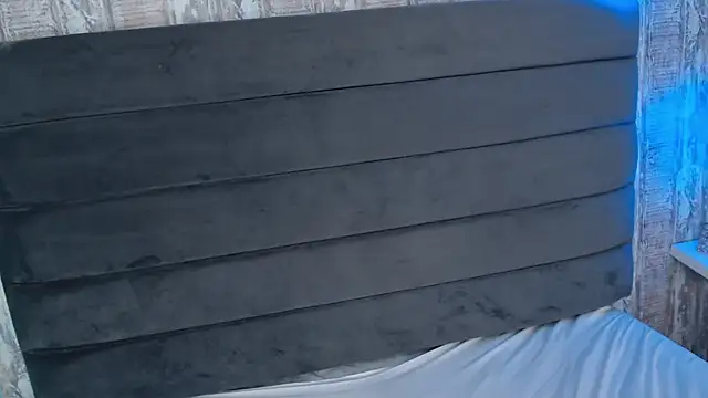 CrystalWoods94 online show from September 29, 1:49 pm