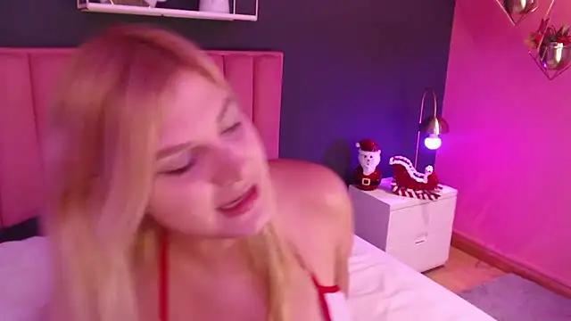 CrystalWoods94 online show from December 15, 1:48 pm