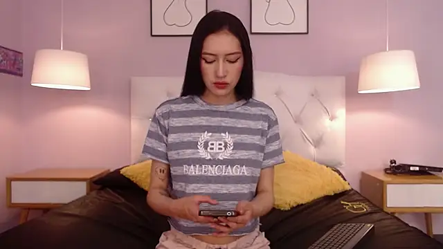 sara17  online show from September 29, 8:24 pm