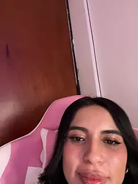 Snapshot of Emily-14 chatting on April 1, 8:37 am Emily-14 online show from April 1, 8:37 am