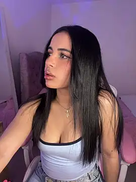 Snapshot of Emily-14 chatting on April 9, 3:39 am Emily-14 online show from April 9, 3:39 am