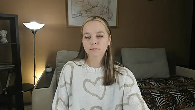 Snapshot of FalineDowlen chatting on December 12, 5:42 am FalineDowlen online show from December 12, 5:42 am