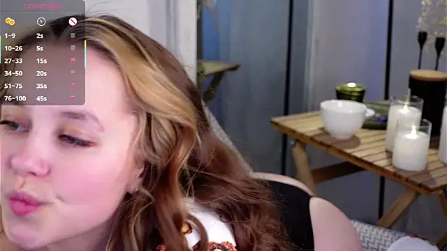 Snapshot of FalineDowlen chatting on January 26, 4:30 am FalineDowlen online show from January 26, 4:30 am