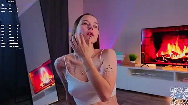 FalineDowlen online show from November 26, 1:39 am