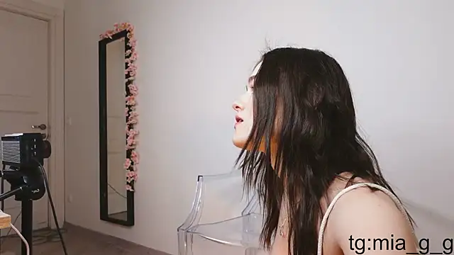 Mia Mia M online show from December 5, 6:55 am