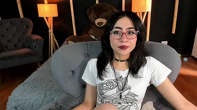 vampy dolll online show from December 13, 1:01 pm