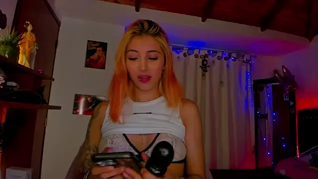 Snapshot of cuteweed420 chatting on January 21, 6:33 am cuteweed420 online show from January 21, 6:33 am