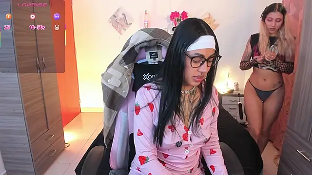 cuteweed420 online show from July 24, 1:14 am