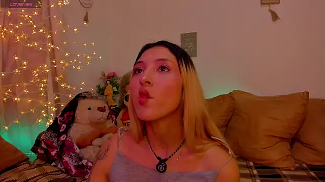 cuteweed420 online show from July 27, 11:12 pm