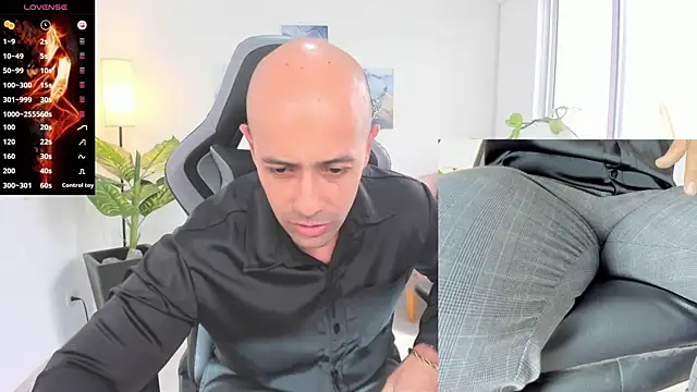 Snapshot of ryan_master_ chatting on January 2, 4:13 pm ryan master online show from January 2, 4:13 pm