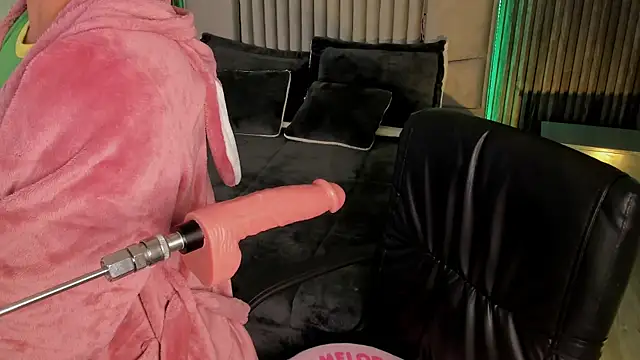 Lillyortiz online show from March 4, 8:38 pm