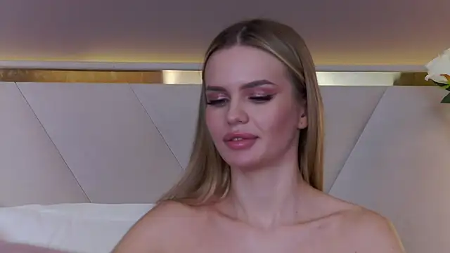 Snapshot of KristinaMaers chatting on February 20, 12:08 am KristinaMaers online show from February 20, 12:08 am