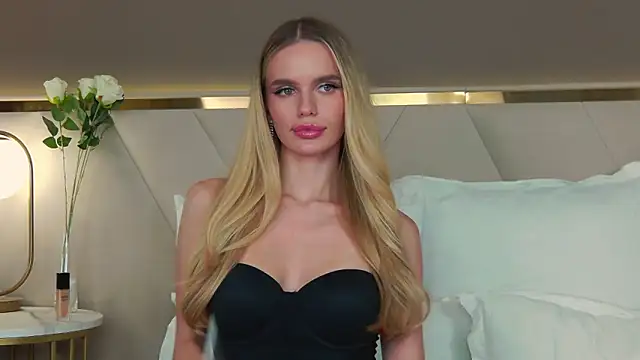 Snapshot of KristinaMaers chatting on December 1, 12:04 am KristinaMaers online show from December 1, 12:04 am