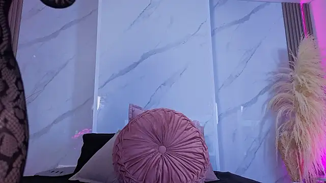 Snapshot of Chlooee__ chatting on February 19, 1:56 am Chlooee online show from February 19, 1:56 am