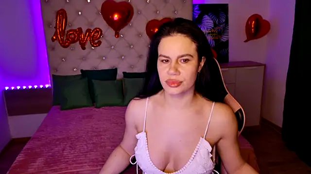 Snapshot of KattieSims chatting on February 6, 4:31 am KattieSims online show from February 6, 4:31 am