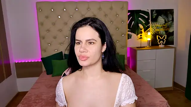 Snapshot of KattieSims chatting on March 2, 9:32 pm KattieSims online show from March 2, 9:32 pm
