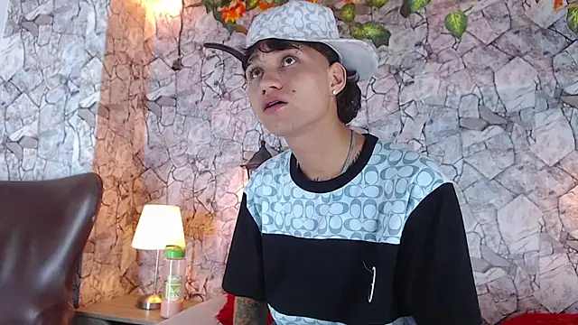 Samuel Hilton online show from December 15, 4:29 am