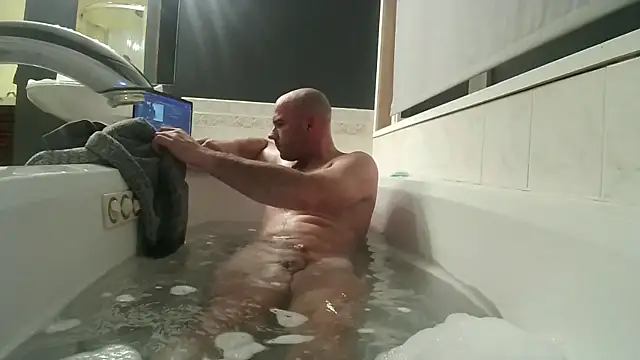 Snapshot of Nickj630 chatting on December 2, 2:17 am Nickj630 online show from December 2, 2:17 am