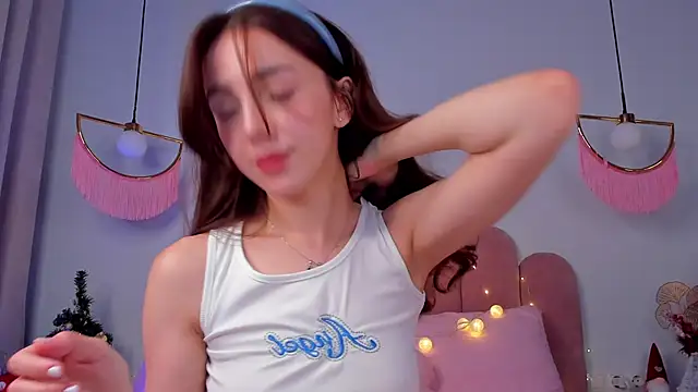 ElsaYoung online show from December 18, 3:04 am