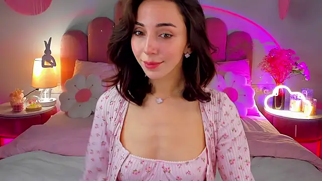 Snapshot of ElsaYoung chatting on October 19, 7:25 pm ElsaYoung online show from October 19, 7:25 pm