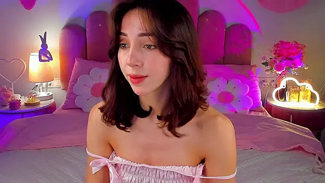 Snapshot of ElsaYoung chatting on November 21, 8:18 pm ElsaYoung online show from November 21, 8:18 pm