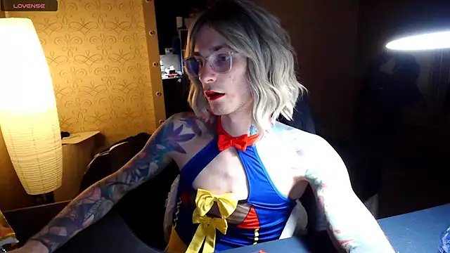 Julia dolls online show from November 28, 7:16 pm