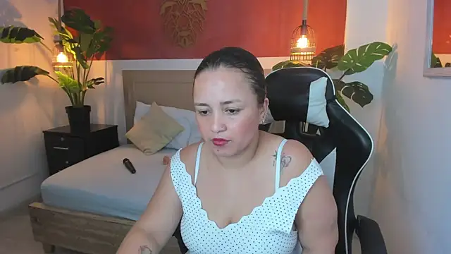linda rios  online show from December 29, 7:22 pm