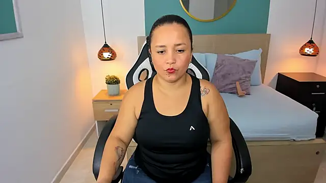 linda rios  online show from February 12, 7:02 pm
