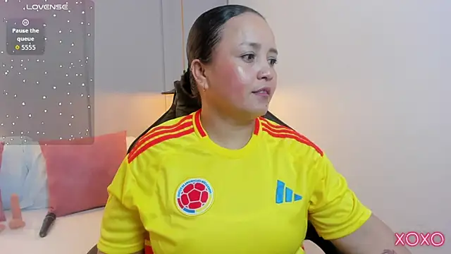 Snapshot of linda_rios_ chatting on June 17, 8:21 pm linda rios online show from June 17, 8:21 pm