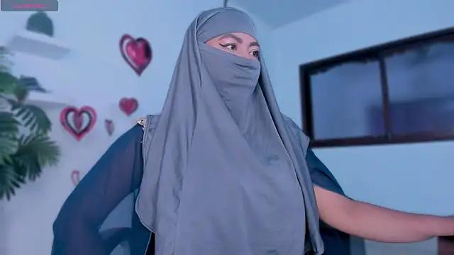 Snapshot of jazmin_anbar chatting on February 19, 10:11 am jazmin anbar online show from February 19, 10:11 am